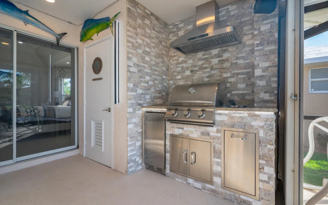 Luxury Long Waterview w Pool-kayaks-clubs-bikes