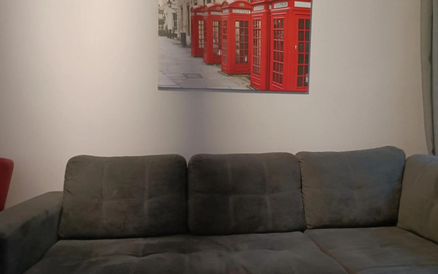 Modern Comfy Apartment near Metro