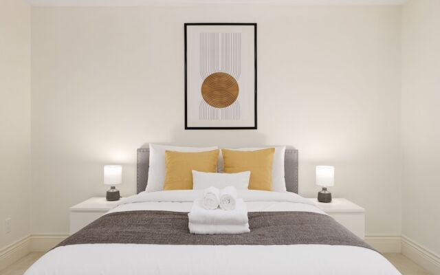 Cozy 2BR BSMT Suite Near Grouse Mt. and Edgemont.