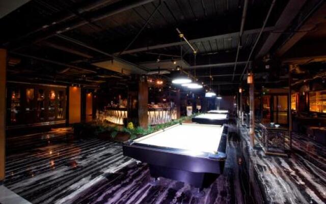 Illigals Hotel & Club