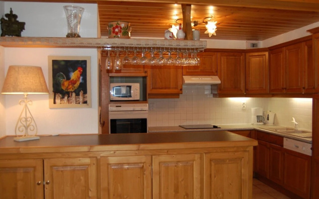 Spacious Holiday Home Near Center of Champagny