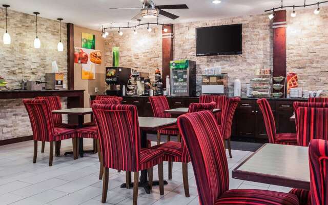 Quality Inn & Suites Des Moines Airport