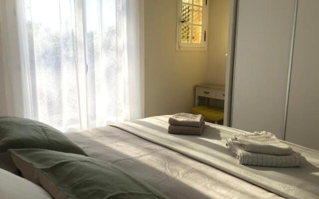 06D - Appartement spacieux avec terrasses, jardin et piscine