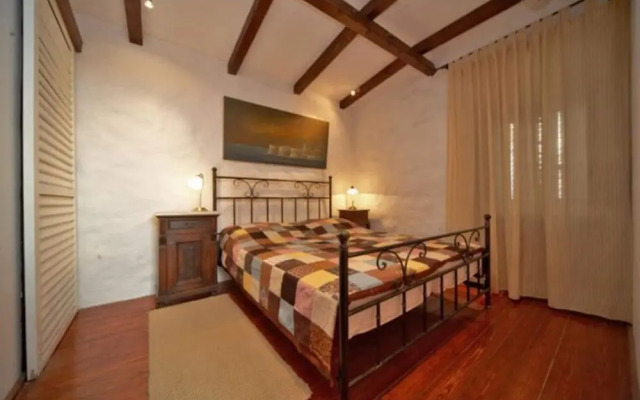 House Rilovic - Two Bedroom House With Swimming Pool and Jacuzzi