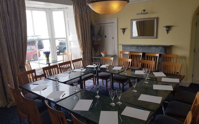 Gwesty'r Marine Hotel & Spa