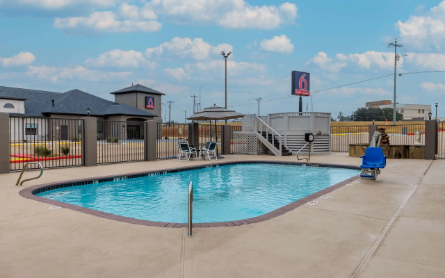 Motel 6 Brenham, TX