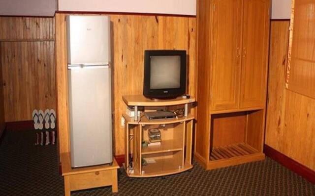 Honey Pine Hotel
