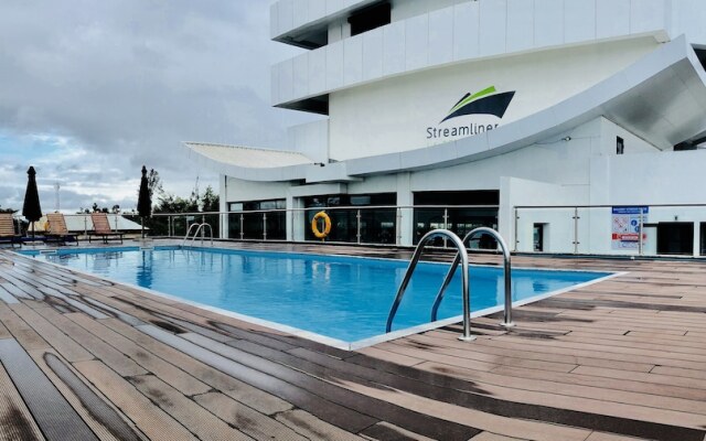 The Streamliner Hotel Apartment