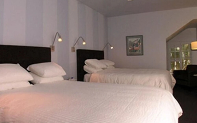 Casa Del Mar Inn