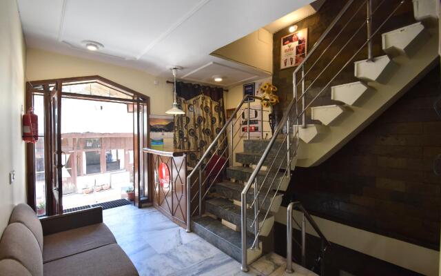 OYO 10229 Hotel Crystal