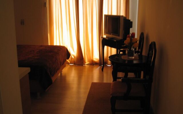 OYO 769 Poblacion Suites Polaris