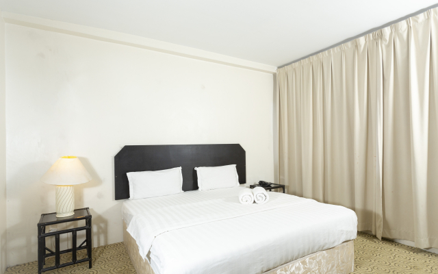 OYO 89619 De Choice Hotel