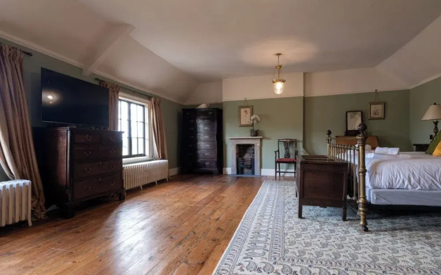 Stunning 4BD Home in Worcestershire
