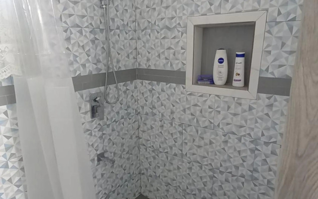 Cozy vacation retreat with free parking