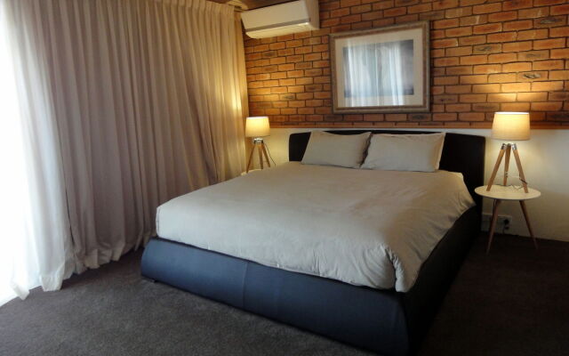 Summerhill Motor Inn