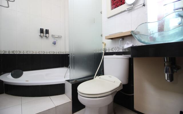 RedDoorz Plus near Tugu Jogja 2