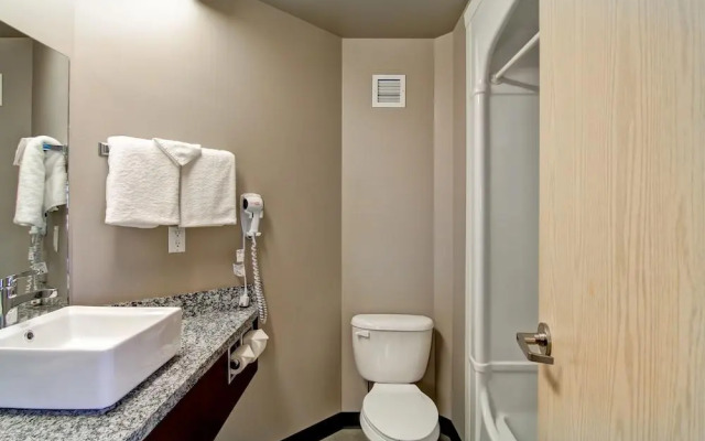 Motel 6 Medicine Hat
