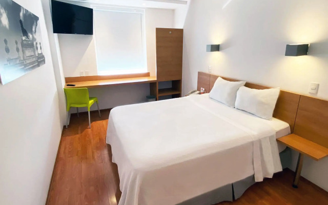 Sleep Inn Leon Antares Hotel