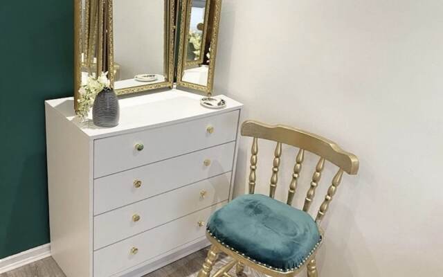 17G Regent Place