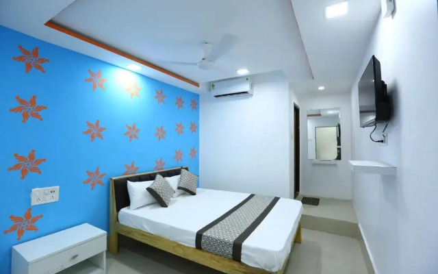 OYO 90380 Hotel Golden City