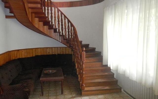 Tsqneti Holiday House