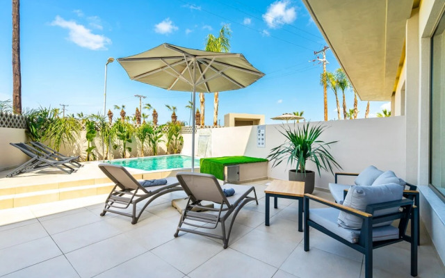 Pathos SeaSide Suites
