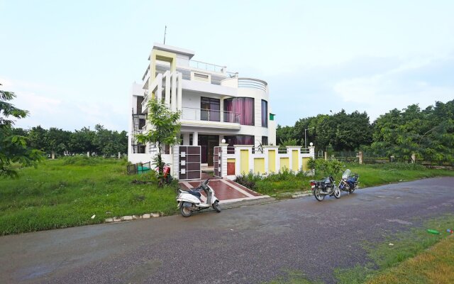 FabHotel Raj Inn Golf City