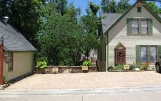 Heart of the Hills Inn