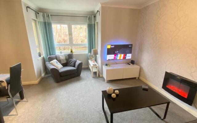 Paisley Central Apartment #3