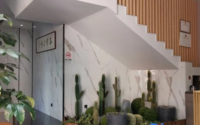 Weiweilai Light Luxury Hotel