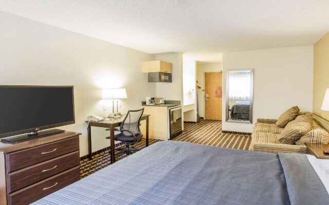 Quality Inn & Suites Lakewood - Denver Southwest