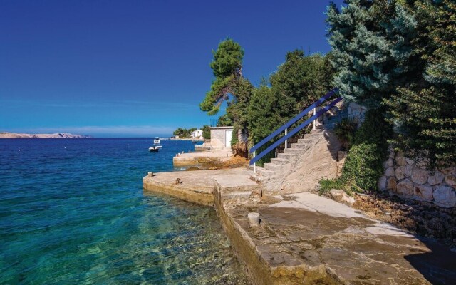 Nice Home in Stara Novalja With Wifi and 3 Bedrooms