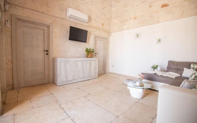 Villa Antica Riconvertita in Dimora di Lusso