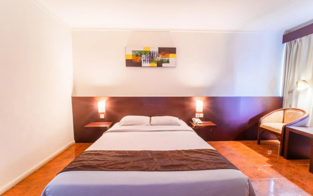 Capital O 1735 Adika Bahtera Hotel