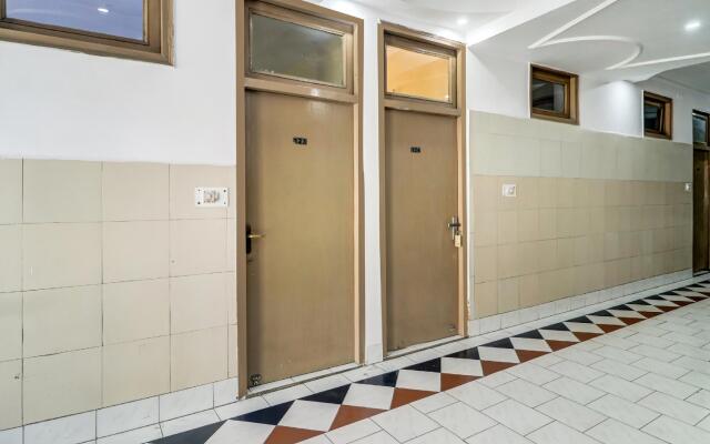 OYO 82578 Hotel Giridhar