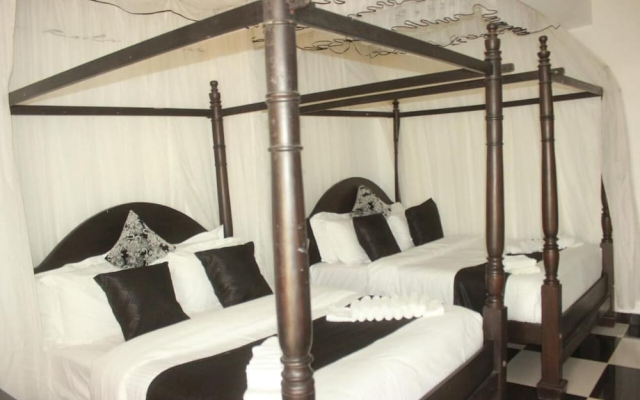 Balmoral Beach Hotel