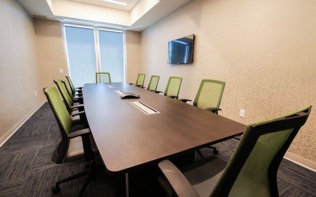 Holiday Inn Express & Suites Miami Airport East, an IHG Hotel