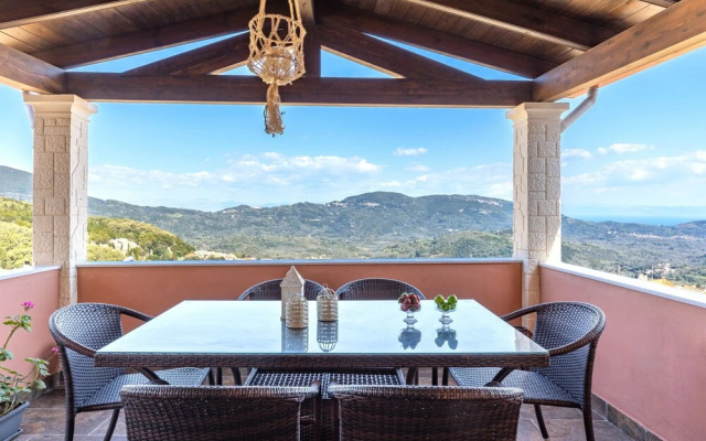 The Hillside Family Apartment