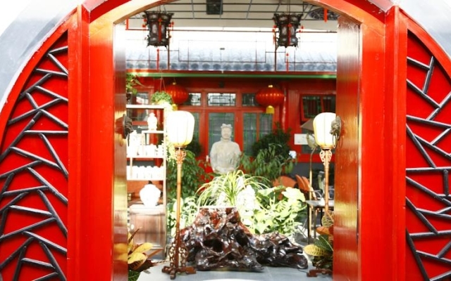 Sitting on the City Walls Courtyard House