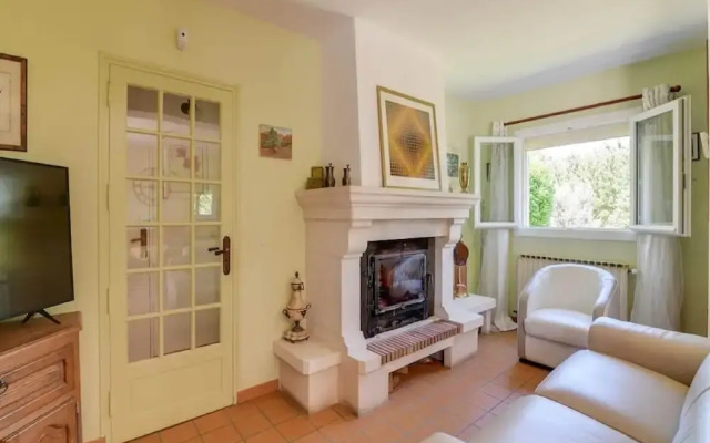 Superb House With Pool Near the Luberon