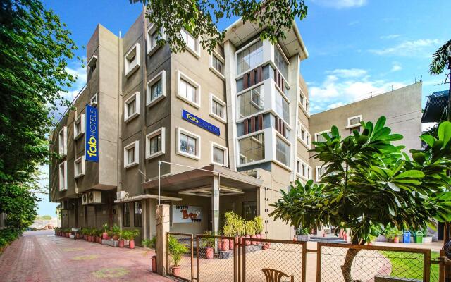 OYO 1535 Hotel Bee Town