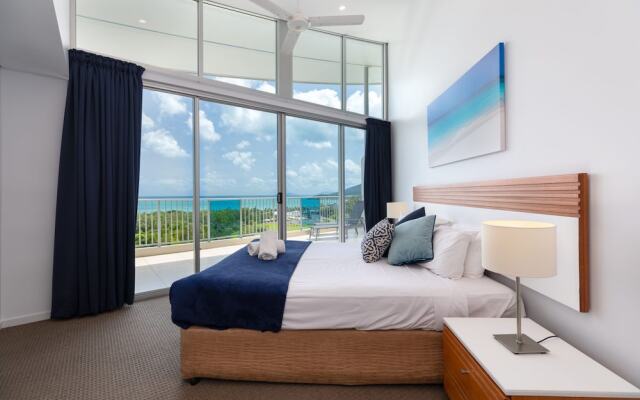 Sea Forever on Azure - Airlie Beach