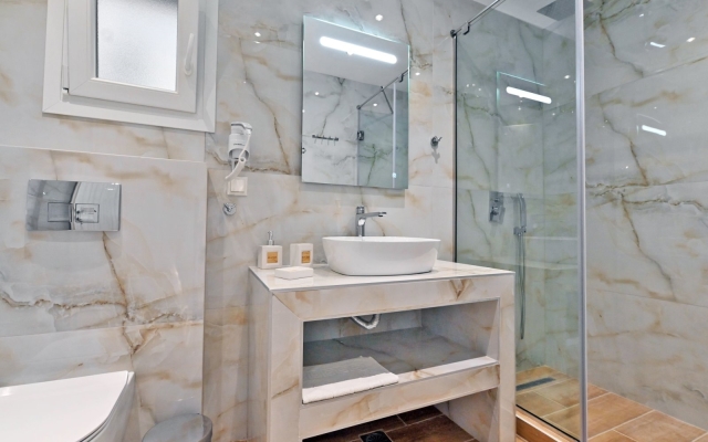 Sabbia Seafront Apartment 3 by TravelPro Servi...