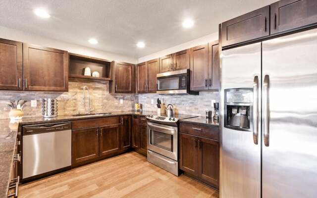 Spectacular Townhome Near Breweries and River District!