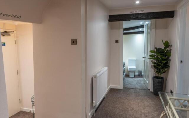 Library View Apartment