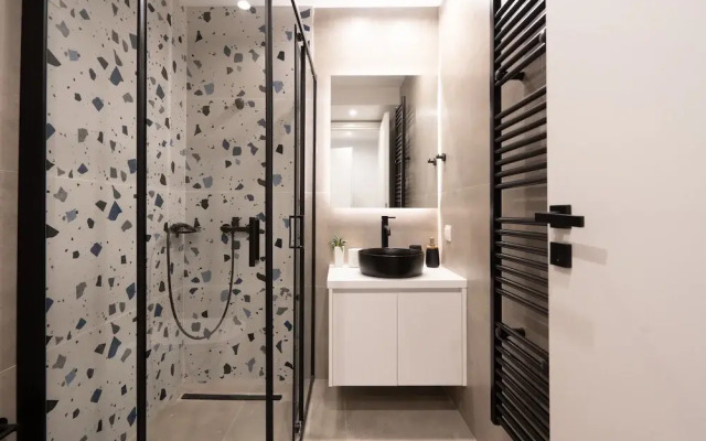 Luxury Apartment near Floisvos Marina