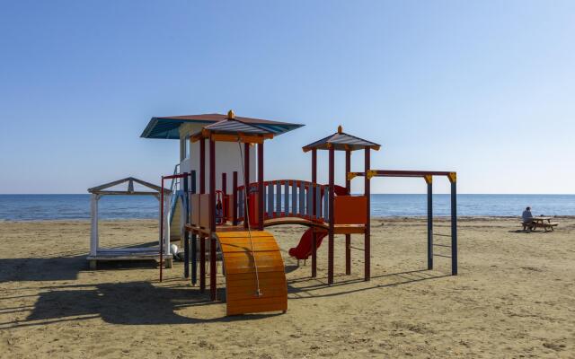 Mackenzie Castella Beachfront Suite