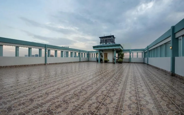 Oyo 207 Bay Area Suites Near Philippine General Hospital