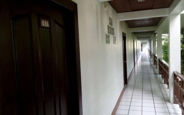 Thongpaeka Hotel