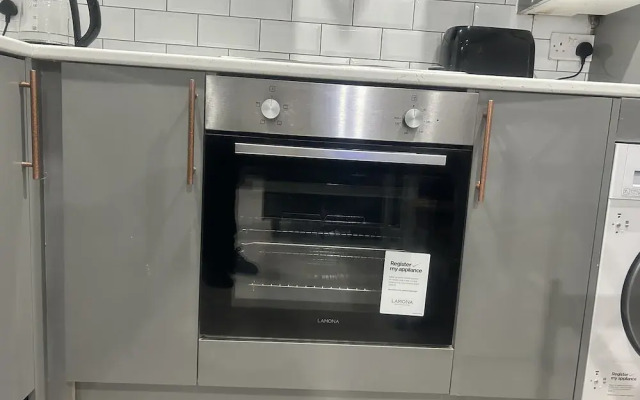 Private Luxury Apartment - Free Parking & Wi-fi